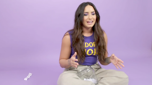 Demi_Lovato_Plays_With_Puppies_28While_Answering_Fan_Questions295Bvia_torchbrowser_com5D_mp47970.png