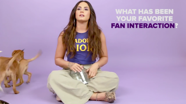 Demi_Lovato_Plays_With_Puppies_28While_Answering_Fan_Questions295Bvia_torchbrowser_com5D_mp49162.png
