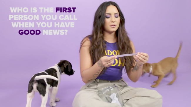 Demi_Lovato_Plays_With_Puppies_28While_Answering_Fan_Questions295Bvia_torchbrowser_com5D_mp49665.png