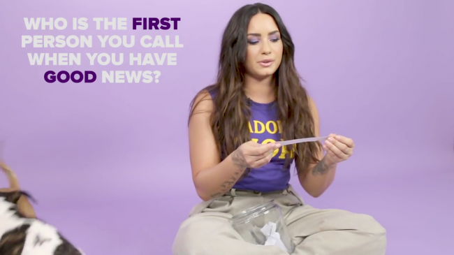 Demi_Lovato_Plays_With_Puppies_28While_Answering_Fan_Questions295Bvia_torchbrowser_com5D_mp49704.png