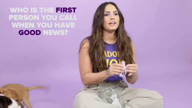 Demi_Lovato_Plays_With_Puppies_28While_Answering_Fan_Questions295Bvia_torchbrowser_com5D_mp49721.png
