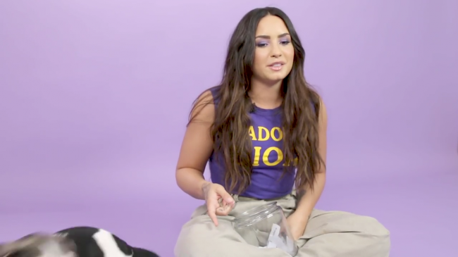 Demi_Lovato_Plays_With_Puppies_28While_Answering_Fan_Questions295Bvia_torchbrowser_com5D_mp49938.png
