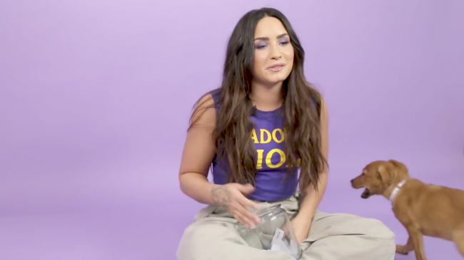 Demi_Lovato_Plays_With_Puppies_28While_Answering_Fan_Questions295Bvia_torchbrowser_com5D_mp49994.png