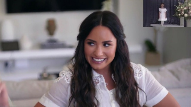 Demi_Lovato_Reacts_to_Demi_Lovato_s_Childhood_Videos_mp40844.jpg