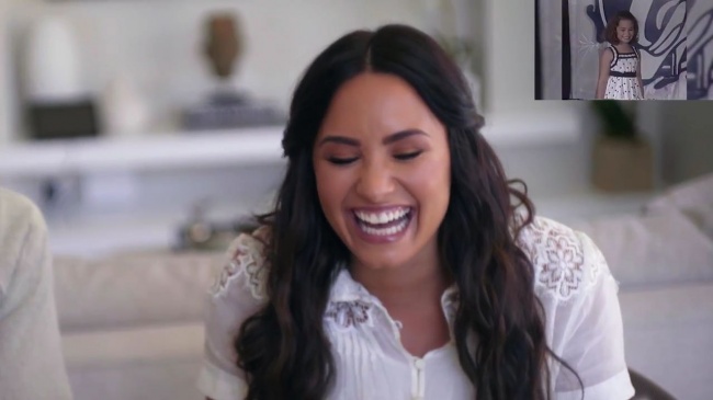 Demi_Lovato_Reacts_to_Demi_Lovato_s_Childhood_Videos_mp41011.jpg