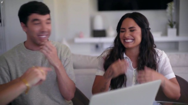 Demi_Lovato_Reacts_to_Demi_Lovato_s_Childhood_Videos_mp44203.jpg