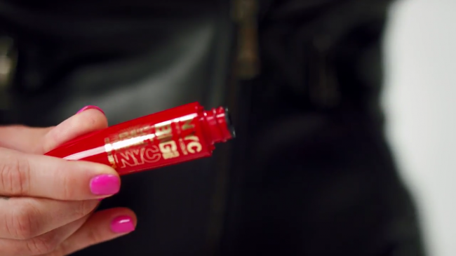 Demi_Lovato_for_NYC_-_Big_Bold_Full_Impact_Mascara_-_YouTube5Bvia_torchbrowser_com5D_mp40106.png