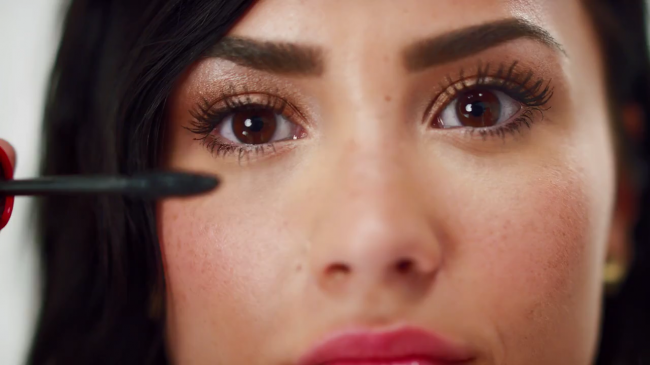 Demi_Lovato_for_NYC_-_Big_Bold_Full_Impact_Mascara_-_YouTube5Bvia_torchbrowser_com5D_mp40107.png