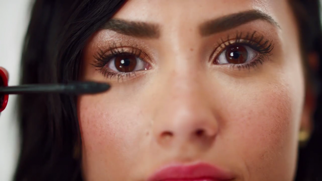 Demi_Lovato_for_NYC_-_Big_Bold_Full_Impact_Mascara_-_YouTube5Bvia_torchbrowser_com5D_mp40108.png