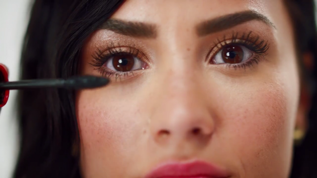 Demi_Lovato_for_NYC_-_Big_Bold_Full_Impact_Mascara_-_YouTube5Bvia_torchbrowser_com5D_mp40109.png