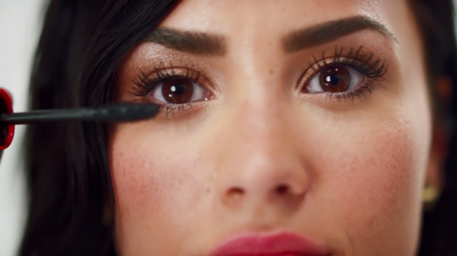 Demi_Lovato_for_NYC_-_Big_Bold_Full_Impact_Mascara_-_YouTube5Bvia_torchbrowser_com5D_mp40110.png