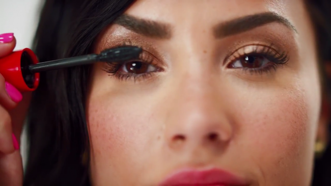 Demi_Lovato_for_NYC_-_Big_Bold_Full_Impact_Mascara_-_YouTube5Bvia_torchbrowser_com5D_mp40125.png