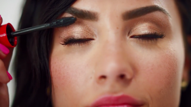 Demi_Lovato_for_NYC_-_Big_Bold_Full_Impact_Mascara_-_YouTube5Bvia_torchbrowser_com5D_mp40130.png