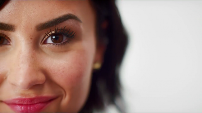 Demi_Lovato_for_NYC_-_Big_Bold_Full_Impact_Mascara_-_YouTube5Bvia_torchbrowser_com5D_mp40183.png