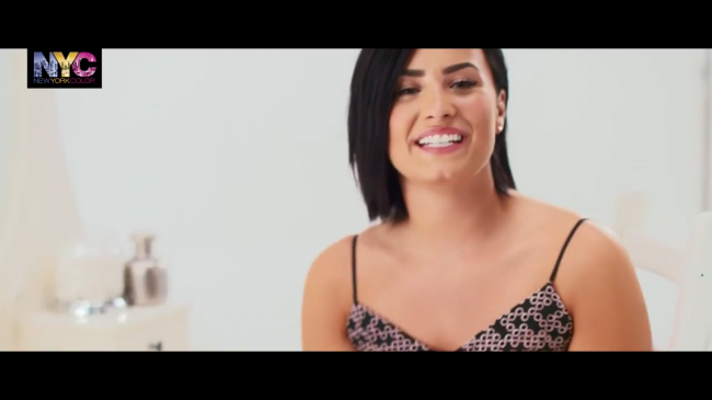Demi_Lovato_for_NYC_-_How_To-_The_Trendy_Look_-_YouTube5Bvia_torchbrowser_com5D_mp40102.png