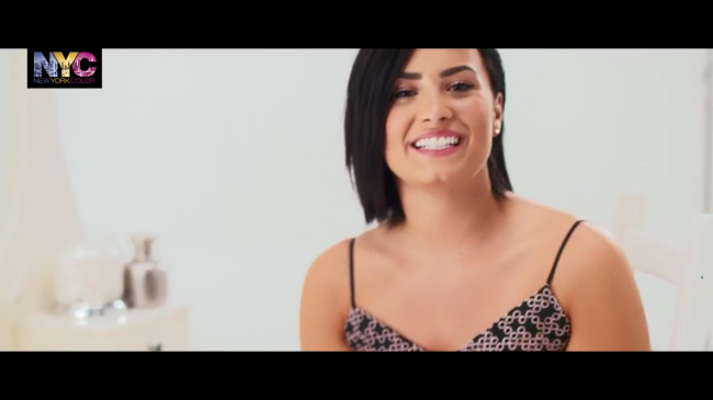 Demi_Lovato_for_NYC_-_How_To-_The_Trendy_Look_-_YouTube5Bvia_torchbrowser_com5D_mp40103.png