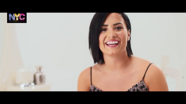 Demi_Lovato_for_NYC_-_How_To-_The_Trendy_Look_-_YouTube5Bvia_torchbrowser_com5D_mp40113.png