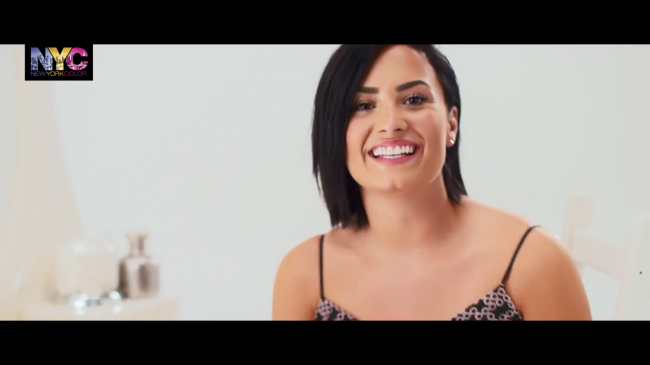 Demi_Lovato_for_NYC_-_How_To-_The_Trendy_Look_-_YouTube5Bvia_torchbrowser_com5D_mp40114.png