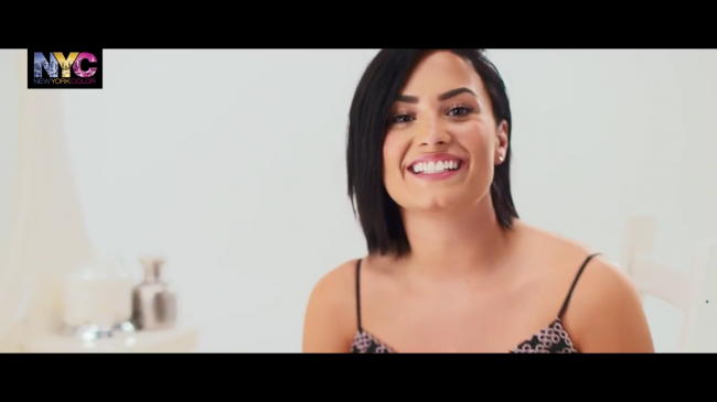 Demi_Lovato_for_NYC_-_How_To-_The_Trendy_Look_-_YouTube5Bvia_torchbrowser_com5D_mp40115.png
