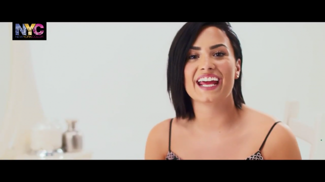 Demi_Lovato_for_NYC_-_How_To-_The_Trendy_Look_-_YouTube5Bvia_torchbrowser_com5D_mp40121.png