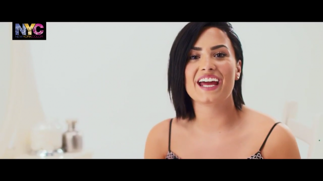 Demi_Lovato_for_NYC_-_How_To-_The_Trendy_Look_-_YouTube5Bvia_torchbrowser_com5D_mp40123.png