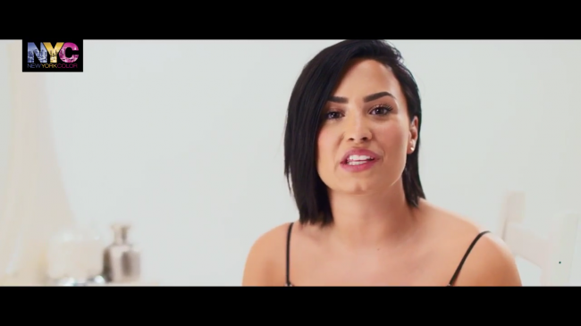 Demi_Lovato_for_NYC_-_How_To-_The_Trendy_Look_-_YouTube5Bvia_torchbrowser_com5D_mp40134.png