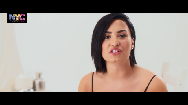 Demi_Lovato_for_NYC_-_How_To-_The_Trendy_Look_-_YouTube5Bvia_torchbrowser_com5D_mp40135.png