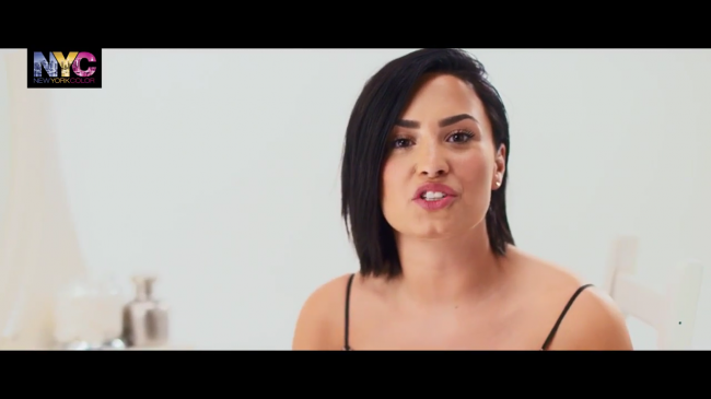 Demi_Lovato_for_NYC_-_How_To-_The_Trendy_Look_-_YouTube5Bvia_torchbrowser_com5D_mp40136.png