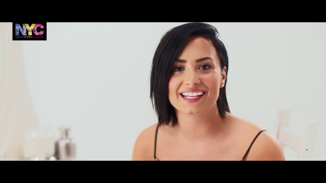 Demi_Lovato_for_NYC_-_How_To-_The_Trendy_Look_-_YouTube5Bvia_torchbrowser_com5D_mp40145.png
