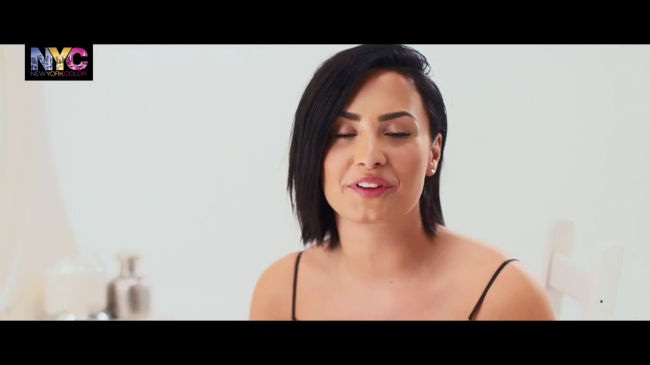 Demi_Lovato_for_NYC_-_How_To-_The_Trendy_Look_-_YouTube5Bvia_torchbrowser_com5D_mp40155.png