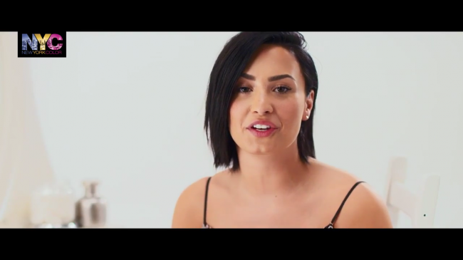 Demi_Lovato_for_NYC_-_How_To-_The_Trendy_Look_-_YouTube5Bvia_torchbrowser_com5D_mp40159.png