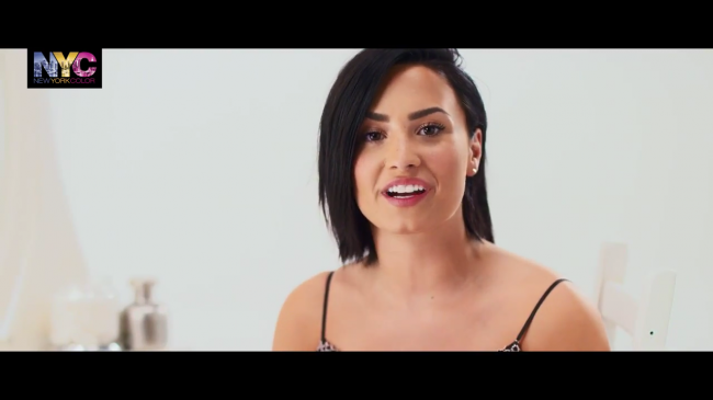 Demi_Lovato_for_NYC_-_How_To-_The_Trendy_Look_-_YouTube5Bvia_torchbrowser_com5D_mp40165.png