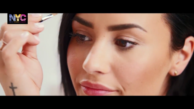 Demi_Lovato_for_NYC_-_How_To-_The_Trendy_Look_-_YouTube5Bvia_torchbrowser_com5D_mp40462.png