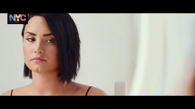 Demi_Lovato_for_NYC_-_How_To-_The_Trendy_Look_-_YouTube5Bvia_torchbrowser_com5D_mp40621.png