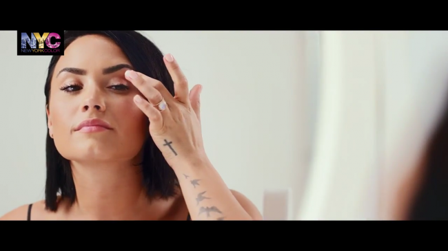 Demi_Lovato_for_NYC_-_How_To-_The_Trendy_Look_-_YouTube5Bvia_torchbrowser_com5D_mp40642.png