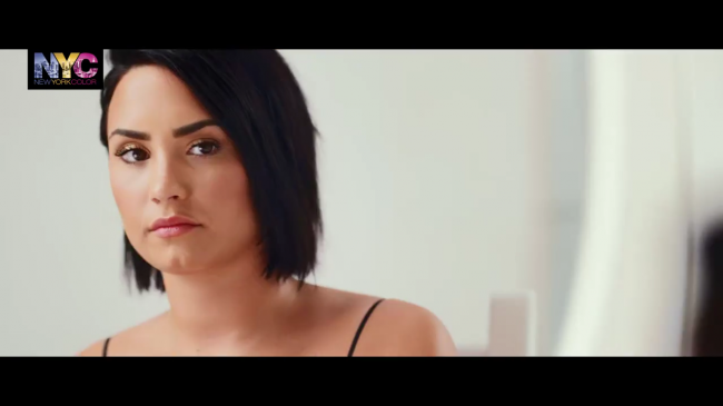 Demi_Lovato_for_NYC_-_How_To-_The_Trendy_Look_-_YouTube5Bvia_torchbrowser_com5D_mp41299.png