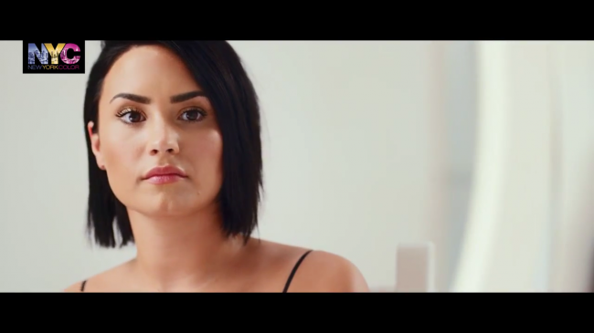 Demi_Lovato_for_NYC_-_How_To-_The_Trendy_Look_-_YouTube5Bvia_torchbrowser_com5D_mp41313.png