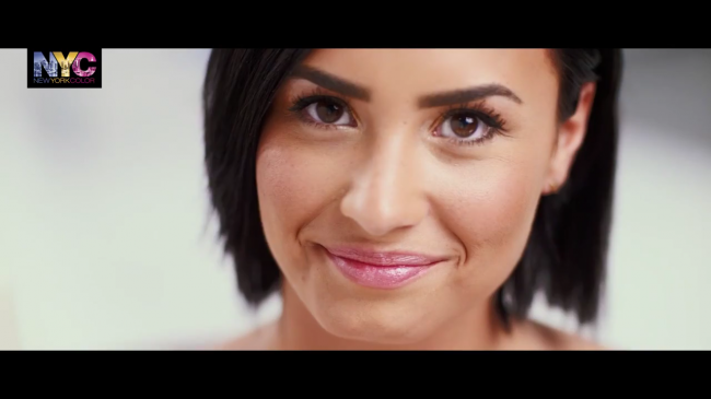 Demi_Lovato_for_NYC_-_How_To-_The_Trendy_Look_-_YouTube5Bvia_torchbrowser_com5D_mp41818.png