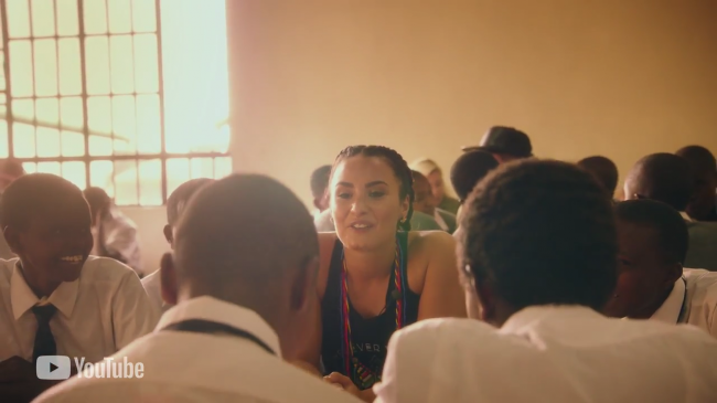 Demi_Lovato_s_Trip_to_Kenya5Bvia_torchbrowser_com5D_28129_mp43686.png