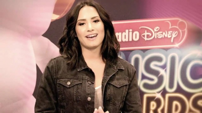 Demi_Lovato_talks_about_Hero_Award_honoree_Nick_Jonas_-_RDMA_Buzz5Bvia_torchbrowser_com5D_mp40238.jpg