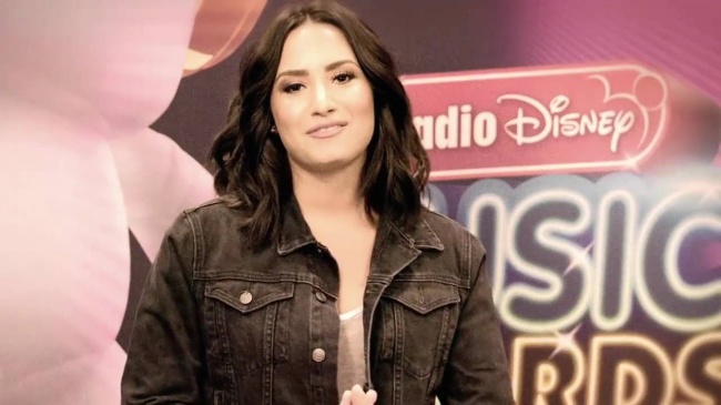 Demi_Lovato_talks_about_Hero_Award_honoree_Nick_Jonas_-_RDMA_Buzz5Bvia_torchbrowser_com5D_mp40247.jpg