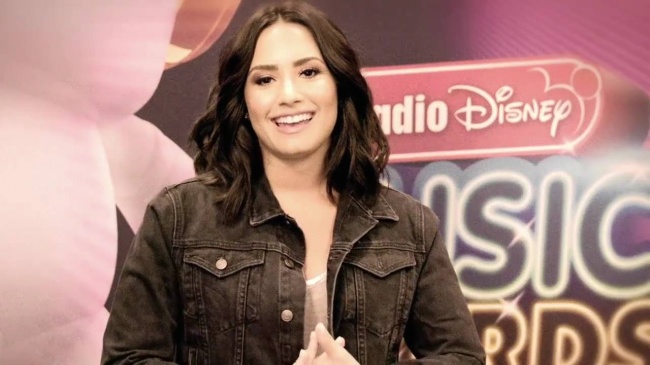 Demi_Lovato_talks_about_Hero_Award_honoree_Nick_Jonas_-_RDMA_Buzz5Bvia_torchbrowser_com5D_mp40256.jpg