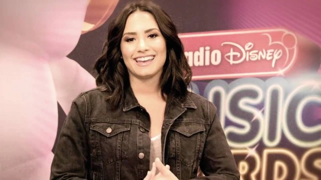 Demi_Lovato_talks_about_Hero_Award_honoree_Nick_Jonas_-_RDMA_Buzz5Bvia_torchbrowser_com5D_mp40257.jpg