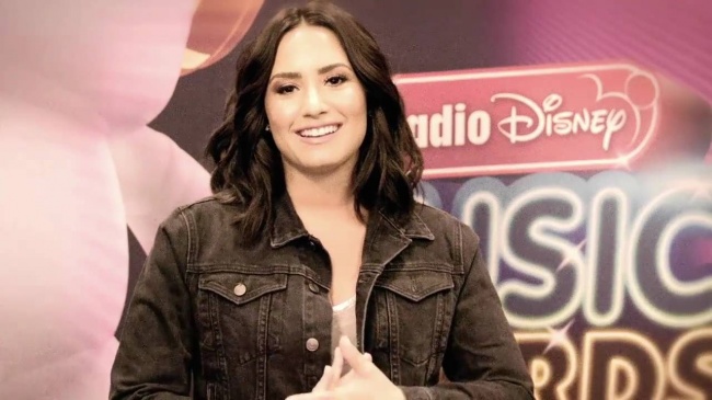 Demi_Lovato_talks_about_Hero_Award_honoree_Nick_Jonas_-_RDMA_Buzz5Bvia_torchbrowser_com5D_mp40261.jpg