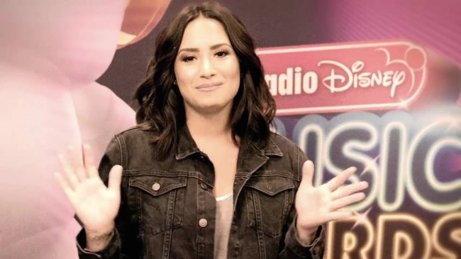 Demi_Lovato_talks_about_Hero_Award_honoree_Nick_Jonas_-_RDMA_Buzz5Bvia_torchbrowser_com5D_mp40277.jpg