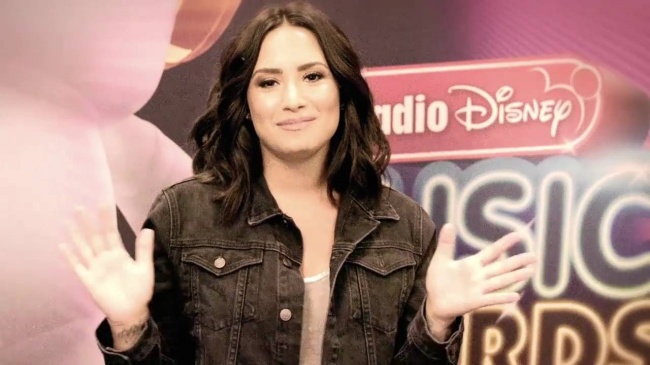 Demi_Lovato_talks_about_Hero_Award_honoree_Nick_Jonas_-_RDMA_Buzz5Bvia_torchbrowser_com5D_mp40279.jpg
