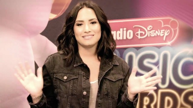 Demi_Lovato_talks_about_Hero_Award_honoree_Nick_Jonas_-_RDMA_Buzz5Bvia_torchbrowser_com5D_mp40280.jpg
