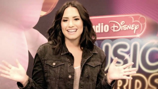 Demi_Lovato_talks_about_Hero_Award_honoree_Nick_Jonas_-_RDMA_Buzz5Bvia_torchbrowser_com5D_mp40286.jpg