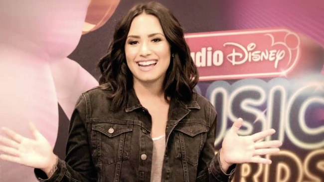 Demi_Lovato_talks_about_Hero_Award_honoree_Nick_Jonas_-_RDMA_Buzz5Bvia_torchbrowser_com5D_mp40287.jpg