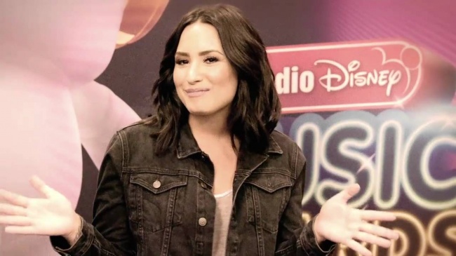 Demi_Lovato_talks_about_Hero_Award_honoree_Nick_Jonas_-_RDMA_Buzz5Bvia_torchbrowser_com5D_mp40296.jpg